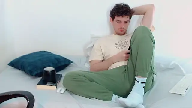 Elio555 online show from December 6, 2024, 5:33 pm