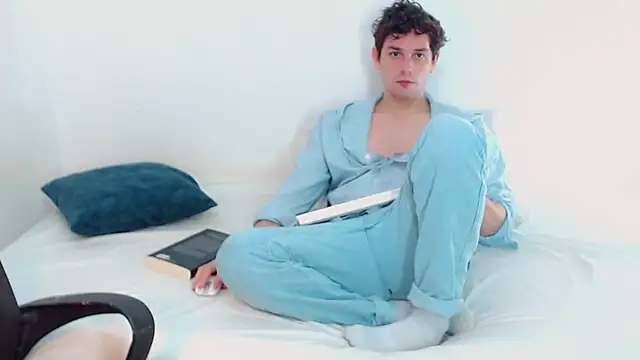 Elio555 online show from December 15, 2024, 4:59 pm