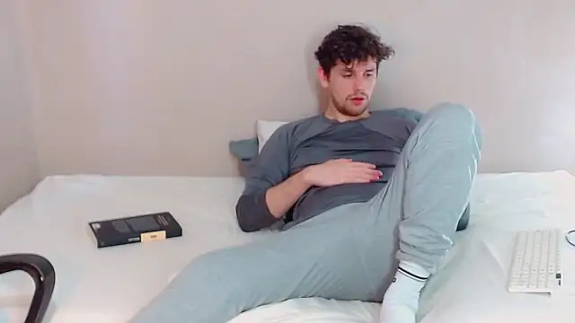 Elio555 online show from January 26, 2025, 7:31 pm