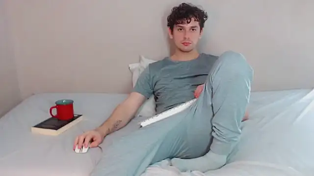 Elio555 online show from February 3, 2025, 3:09 am