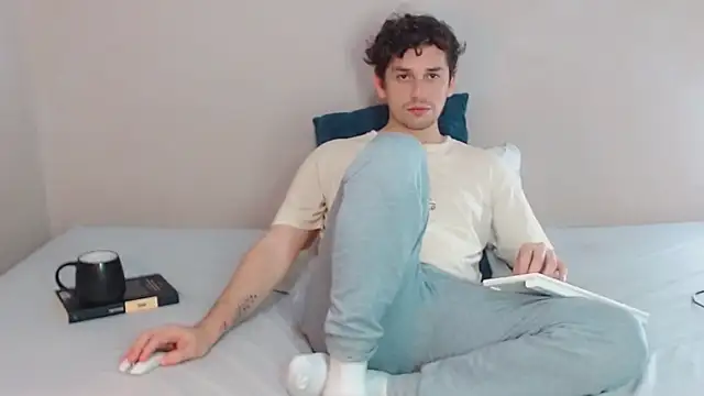 Elio555 online show from February 6, 2025, 10:10 pm