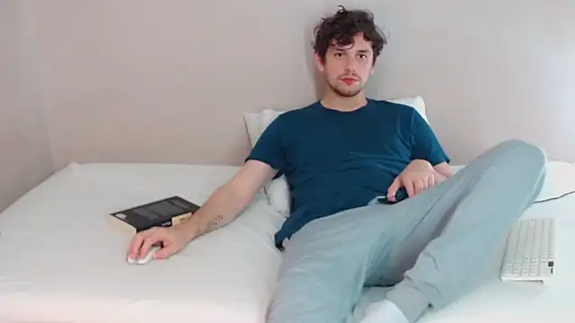 Elio555 online show from February 22, 2025, 10:42 pm