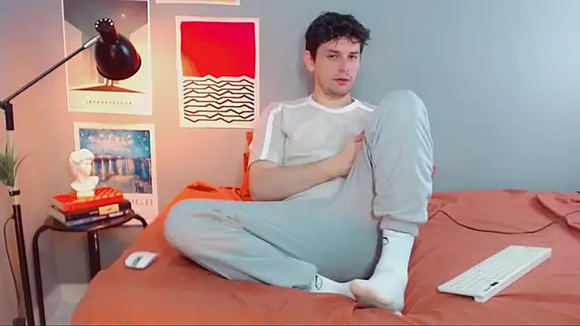 Elio555 online show from September 13, 2025, 1:00 pm