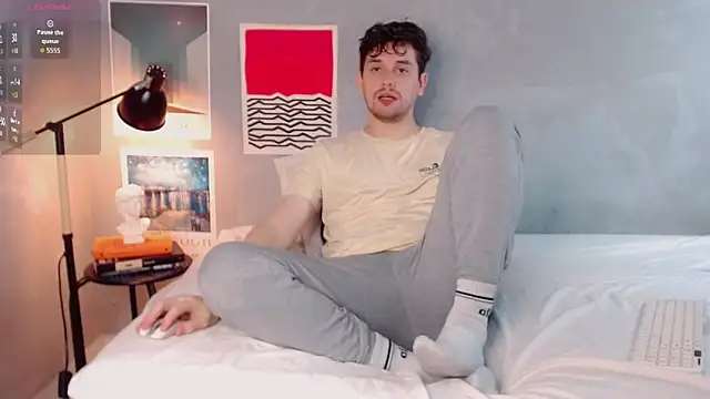 Elio555 online show from November 30, 2025, 8:24 pm