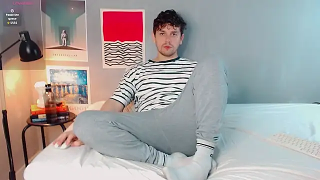 Elio555 online show from December 21, 2025, 4:03 pm