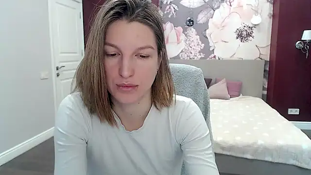 EmilyWalkeri online show from February 6, 2025, 7:56 am