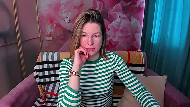 EmilyWalkeri online show from February 25, 2025, 7:52 am