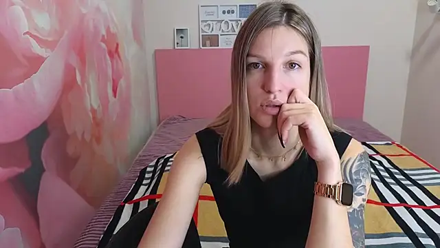 EmilyWalkeri online show from December 2, 2025, 8:08 am