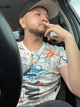 Clu0 online show from April 17, 2026, 7:28 pm