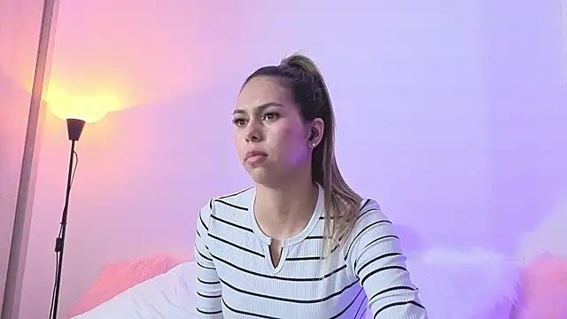 Cristel Boom online show from December 17, 2025, 1:06 pm