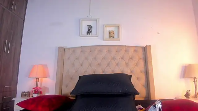 allisson m online show from December 19, 2025, 12:12 pm