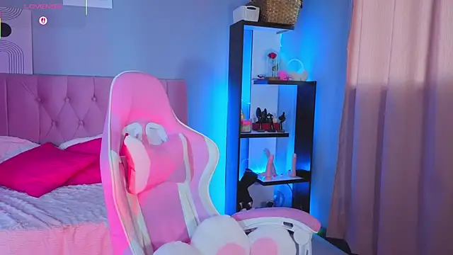 Snapshot of LoaLuxury chatting on October 24, 2025, 5:31 pm LoaLuxury online show from October 24, 2025, 5:31 pm