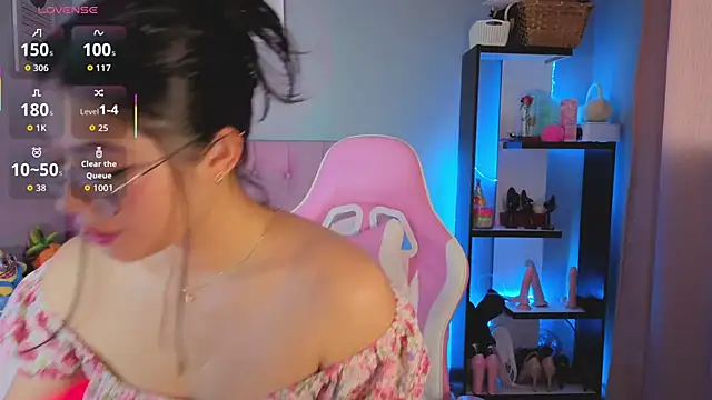 Snapshot of LoaLuxury chatting on November 24, 2025, 4:18 pm LoaLuxury online show from November 24, 2025, 4:18 pm