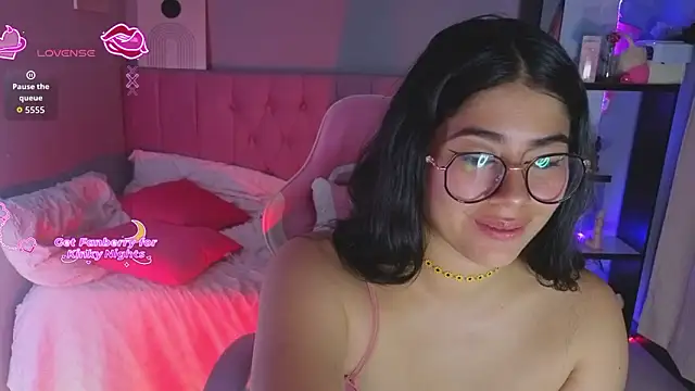 Snapshot of LoaLuxury chatting on February 2, 2026, 5:55 pm LoaLuxury online show from February 2, 2026, 5:55 pm