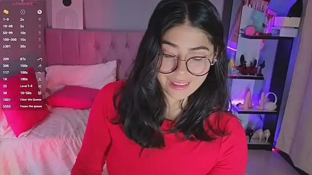 Snapshot of LoaLuxury chatting on February 14, 2026, 5:43 pm LoaLuxury online show from February 14, 2026, 5:43 pm