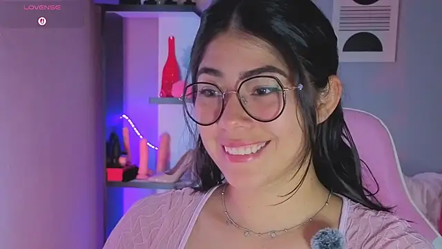 Snapshot of LoaLuxury chatting on February 26, 2026, 4:28 pm LoaLuxury online show from February 26, 2026, 4:28 pm