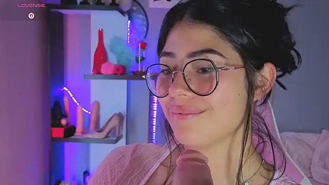 Snapshot of LoaLuxury chatting on February 27, 2026, 5:07 am LoaLuxury online show from February 27, 2026, 5:07 am