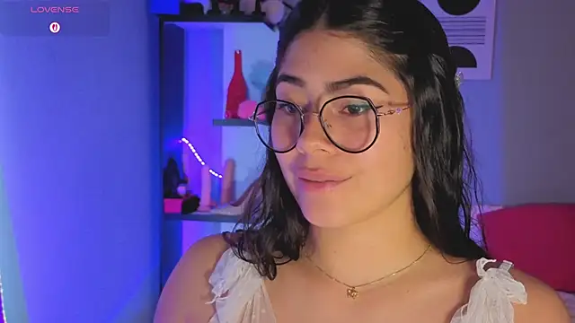 Snapshot of LoaLuxury chatting on February 27, 2026, 5:13 pm LoaLuxury online show from February 27, 2026, 5:13 pm