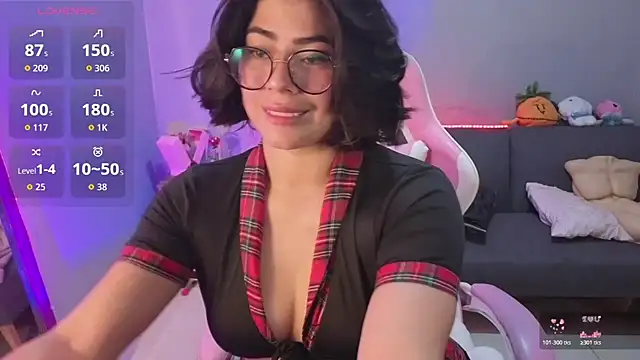 Snapshot of LoaLuxury chatting on June 20, 2026, 5:38 pm LoaLuxury online show from June 20, 2026, 5:38 pm