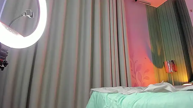 Snapshot of Emelyross_ chatting on January 25, 2025, 6:24 pm Emelyross online show from January 25, 2025, 6:24 pm