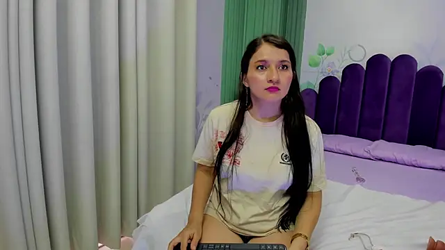 Snapshot of Emelyross_ chatting on February 22, 2025, 6:08 pm Emelyross online show from February 22, 2025, 6:08 pm