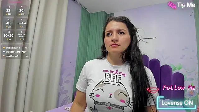 Snapshot of Emelyross_ chatting on February 25, 2025, 12:03 am Emelyross online show from February 25, 2025, 12:03 am