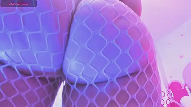 Snapshot of Emelyross_ chatting on March 23, 2025, 6:16 am Emelyross online show from March 23, 2025, 6:16 am