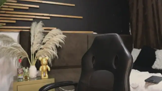 Logan Varela online show from January 26, 2025, 11:28 am