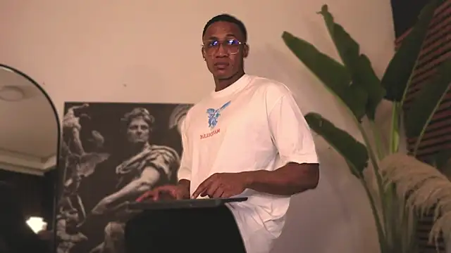 Logan Varela online show from February 16, 2025, 6:32 pm