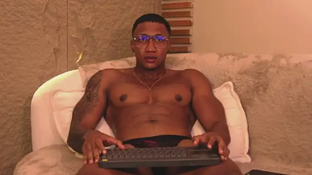 Logan Varela online show from March 18, 2025, 4:47 am