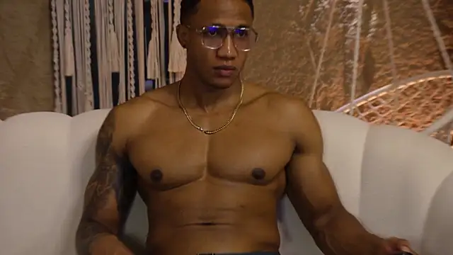 Logan Varela online show from September 10, 2025, 1:22 pm