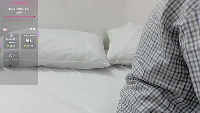 yourcuteneighbourr online show from December 2, 2025, 3:45 am