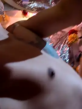 gurlnips online show from December 31, 2024, 9:53 am
