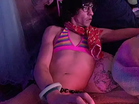 gurlnips online show from January 21, 2025, 11:24 am