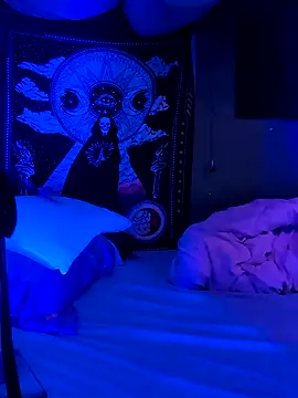 gurlnips online show from January 31, 2025, 7:18 am