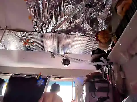 gurlnips online show from February 4, 2025, 7:22 pm