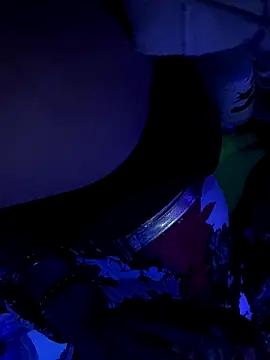 gurlnips online show from November 20, 2025, 10:26 am