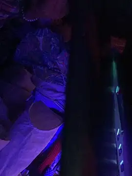 gurlnips online show from November 22, 2025, 5:06 am