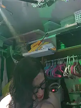 gurlnips online show from January 9, 2026, 4:15 am