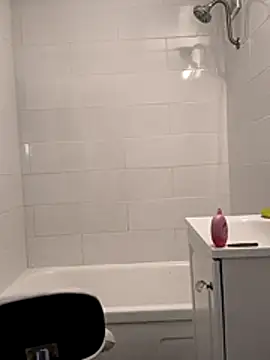 gurlnips online show from February 10, 2026, 5:06 pm