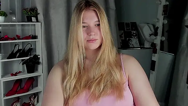 Rebecca Kelly online show from November 11, 2025, 2:33 am