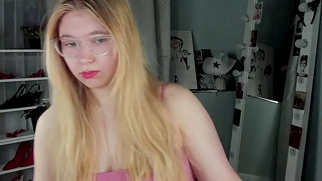 Rebecca Kelly online show from November 20, 2025, 2:34 am