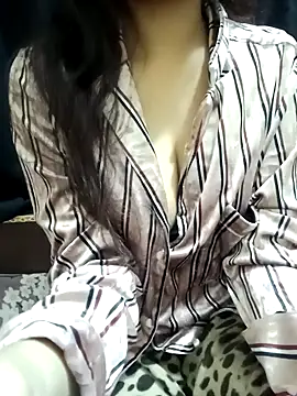 Snapshot of Rumi_ chatting on February 6, 2025, 7:51 pm Rumi online show from February 6, 2025, 7:51 pm