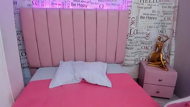 Karoly Ocampo online show from March 12, 2025, 11:01 pm