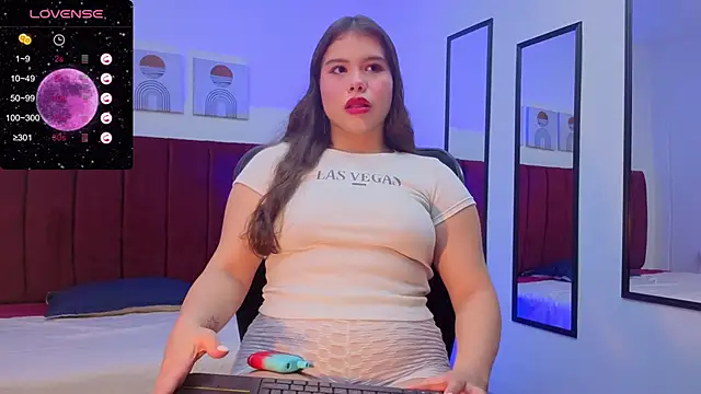 Karoly Ocampo online show from November 5, 2025, 4:12 am