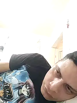 Snapshot of Antoniopow32 chatting on May 3, 2026, 7:20 pm Antoniopow32 online show from May 3, 2026, 7:20 pm