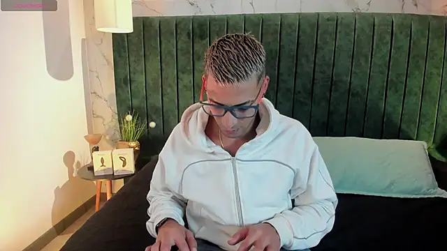 DrakeNeumann online show from April 17, 2026, 3:42 am