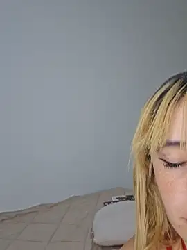 Snapshot of Massa8 chatting on December 8, 2024, 4:28 pm Massa8 online show from December 8, 2024, 4:28 pm