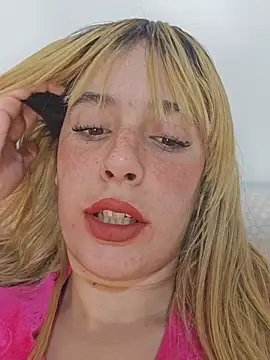 Snapshot of Massa8 chatting on December 13, 2024, 11:17 pm Massa8 online show from December 13, 2024, 11:17 pm