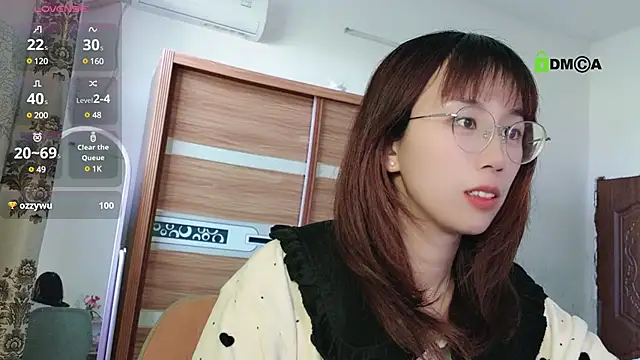 Snapshot of Lili_666 chatting on January 8, 2025, 6:52 am Lili 666 online show from January 8, 2025, 6:52 am